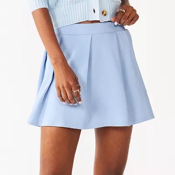 Juniors' SO® Pleated Mini Skort in Frost Wind / Size Small - Picture 2 of 5